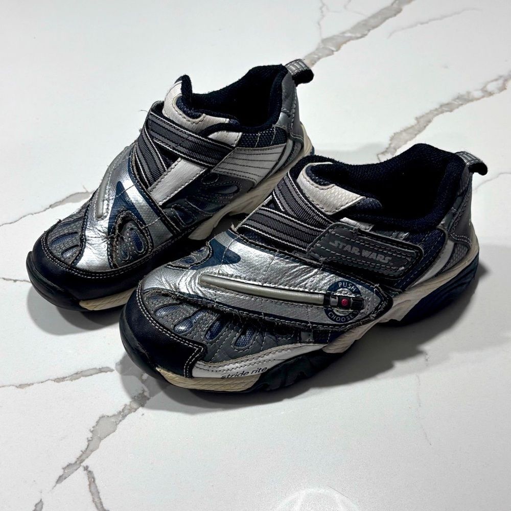 Stride Rite Toddler Boys StarWars Metallic Silver Black Lite up Sneakers 12.5